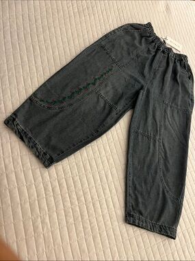 NWT Buykud Elastic Waist Lightweight Denim Embroidered Barrel Leg Cropped Jeans